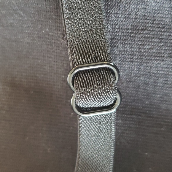 Offline by Aerie NWT Sports Bra Medium Black Retail $34.95 - Picture 8 of 8